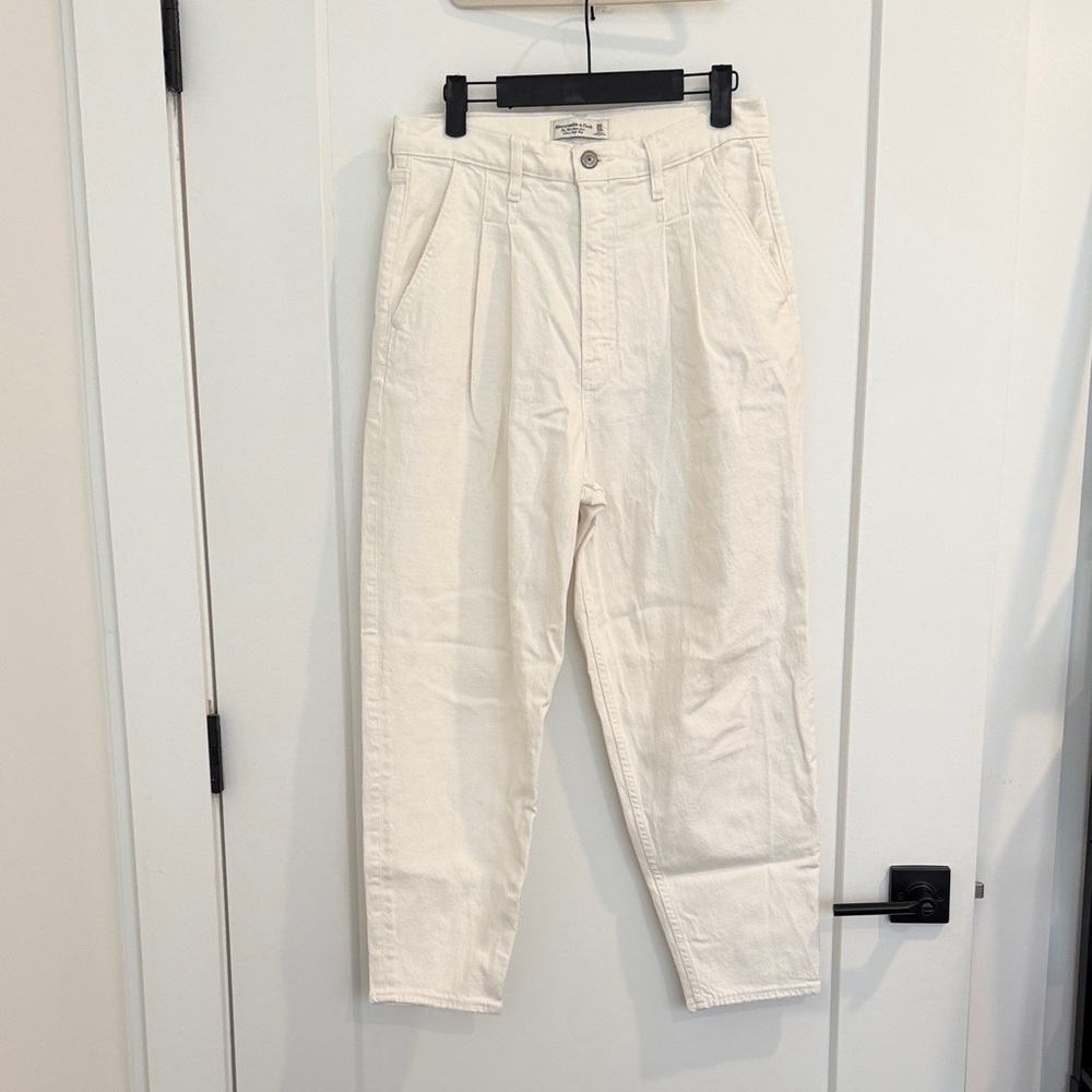 Abercrombie & Fitch '80s Mom Jeans in Off-White